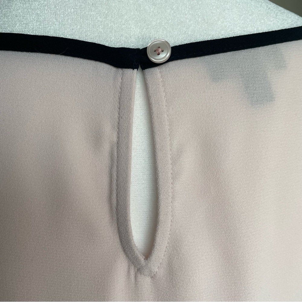 Talbots Pink Blush Blouse with Keyhole Closure and side Zipper in size X, NWOT - Picture 6 of 11